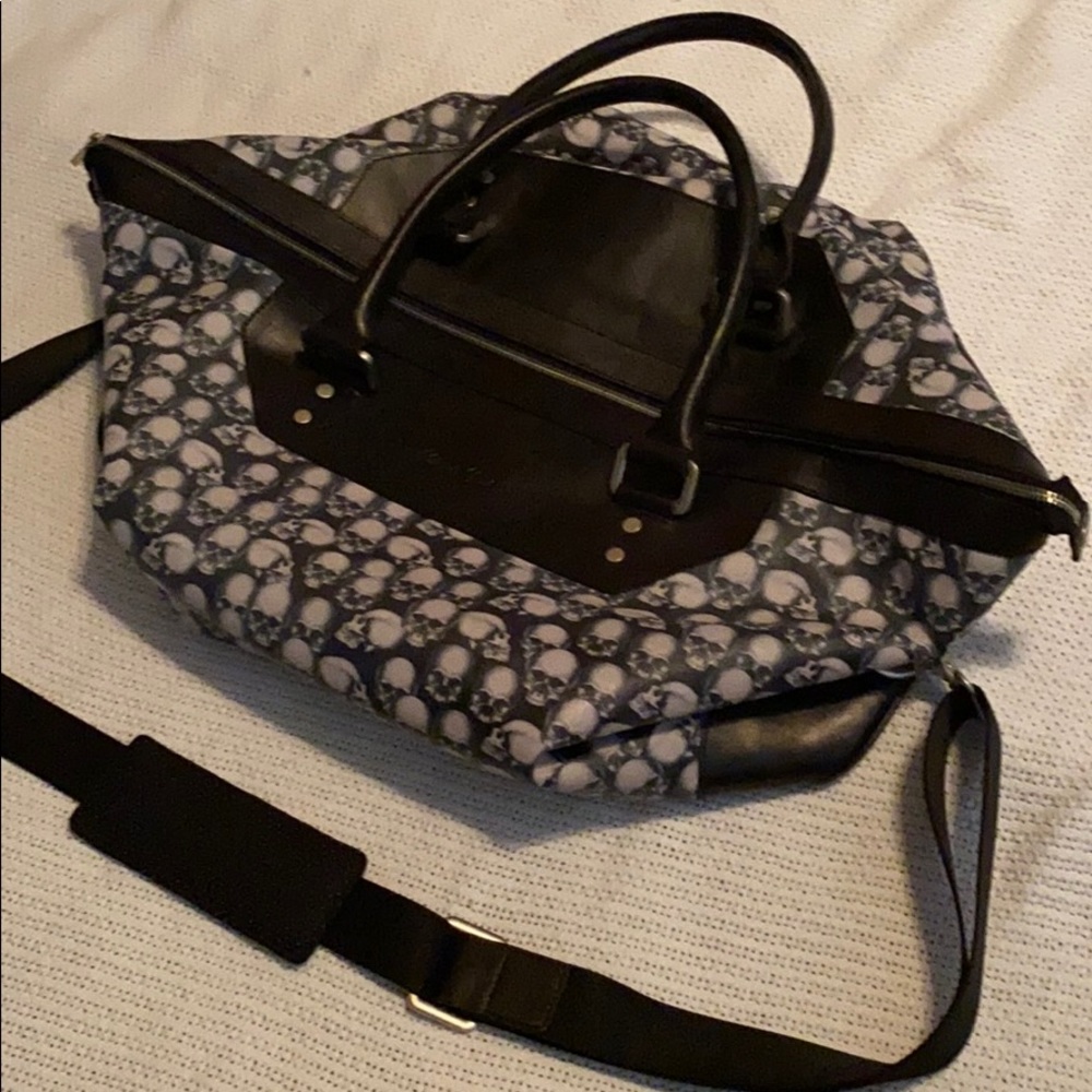 Excellent Robert Graham soft-side bag Skull Motif